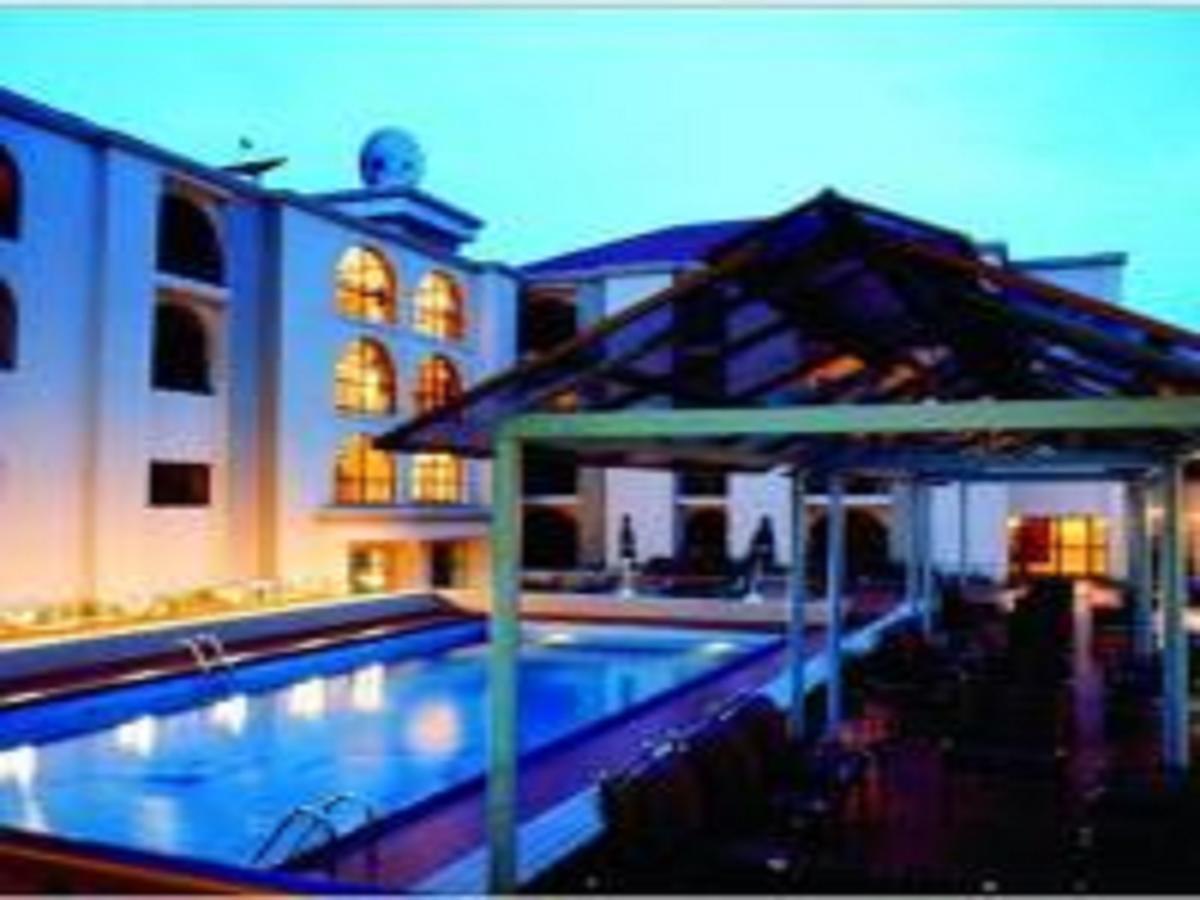 M Plaza Hotel Accra Exterior photo