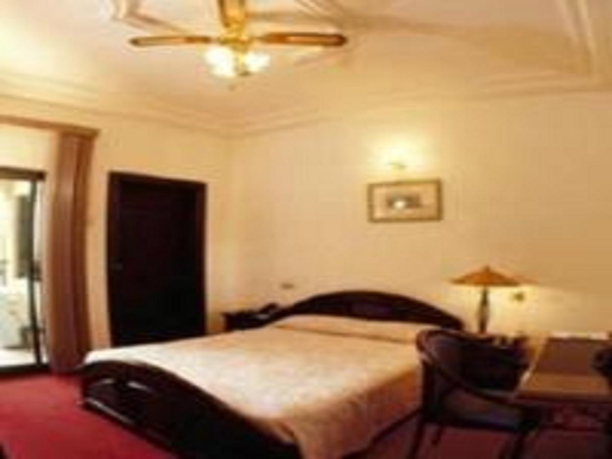 M Plaza Hotel Accra Exterior photo