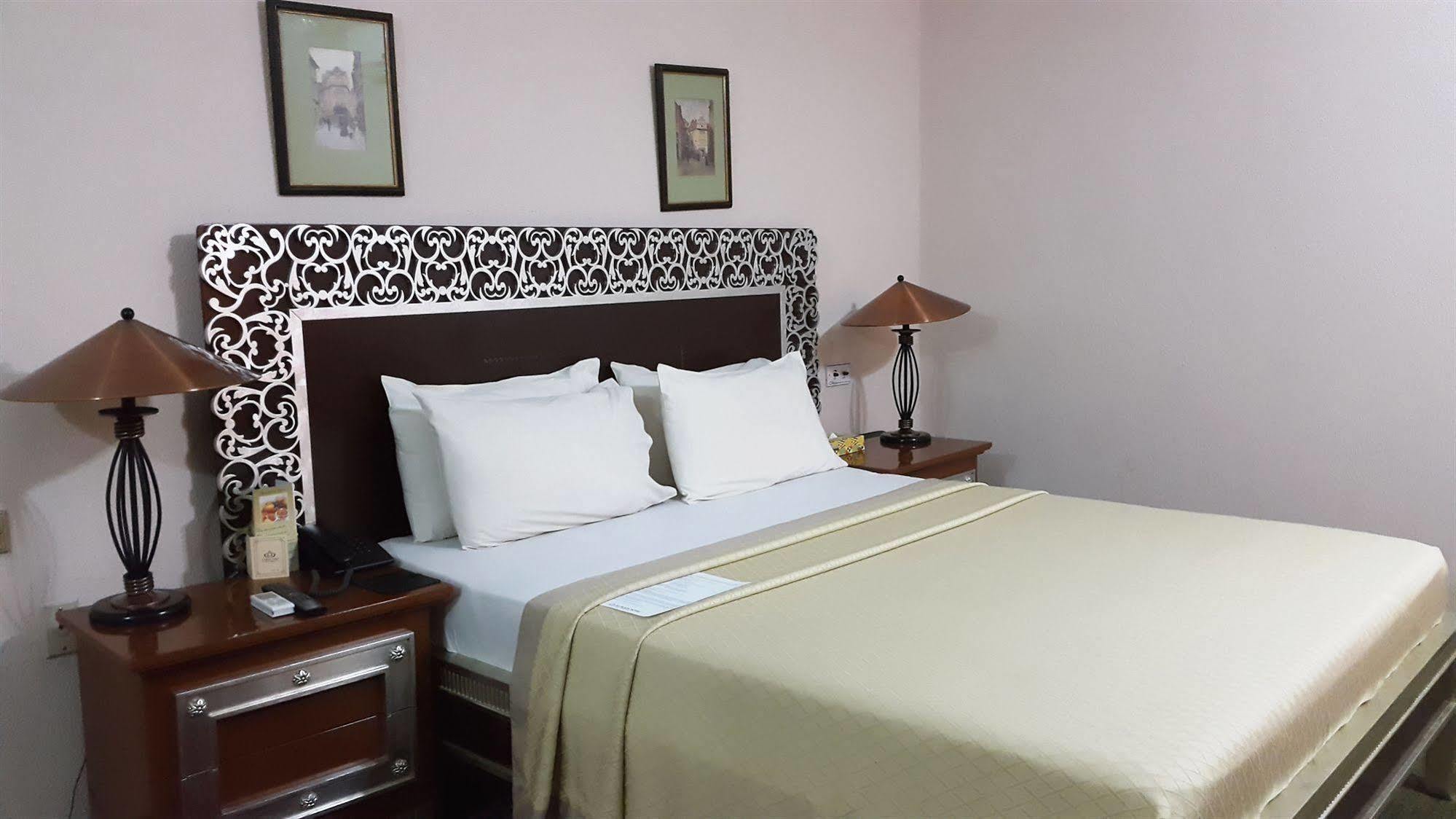 M Plaza Hotel Accra Exterior photo