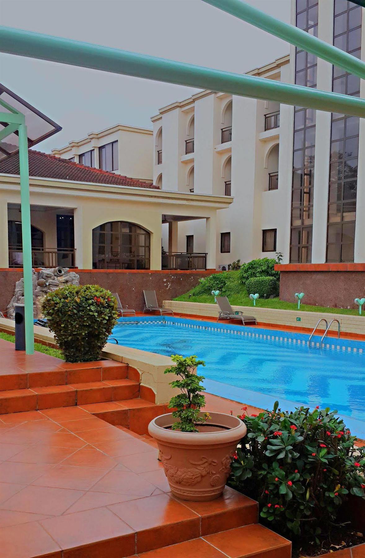 M Plaza Hotel Accra Exterior photo