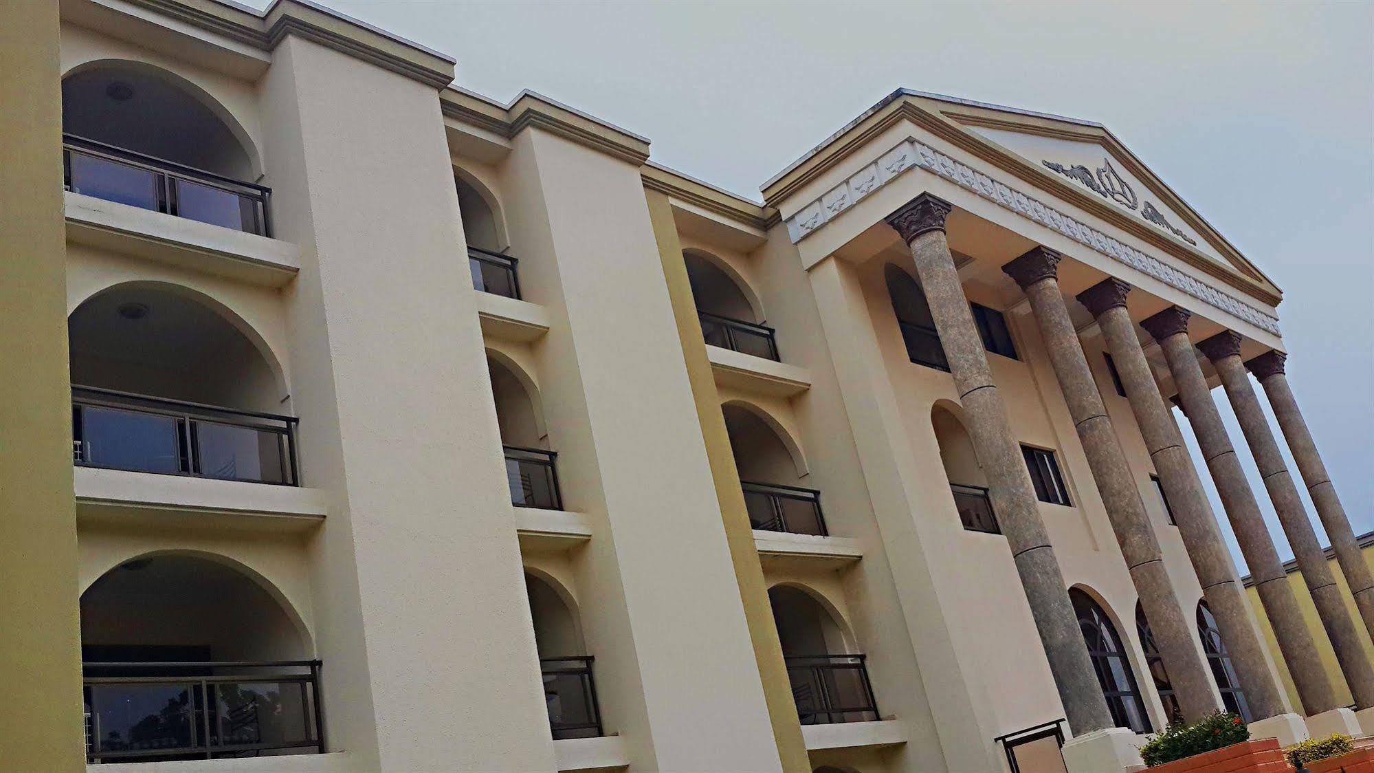 M Plaza Hotel Accra Exterior photo