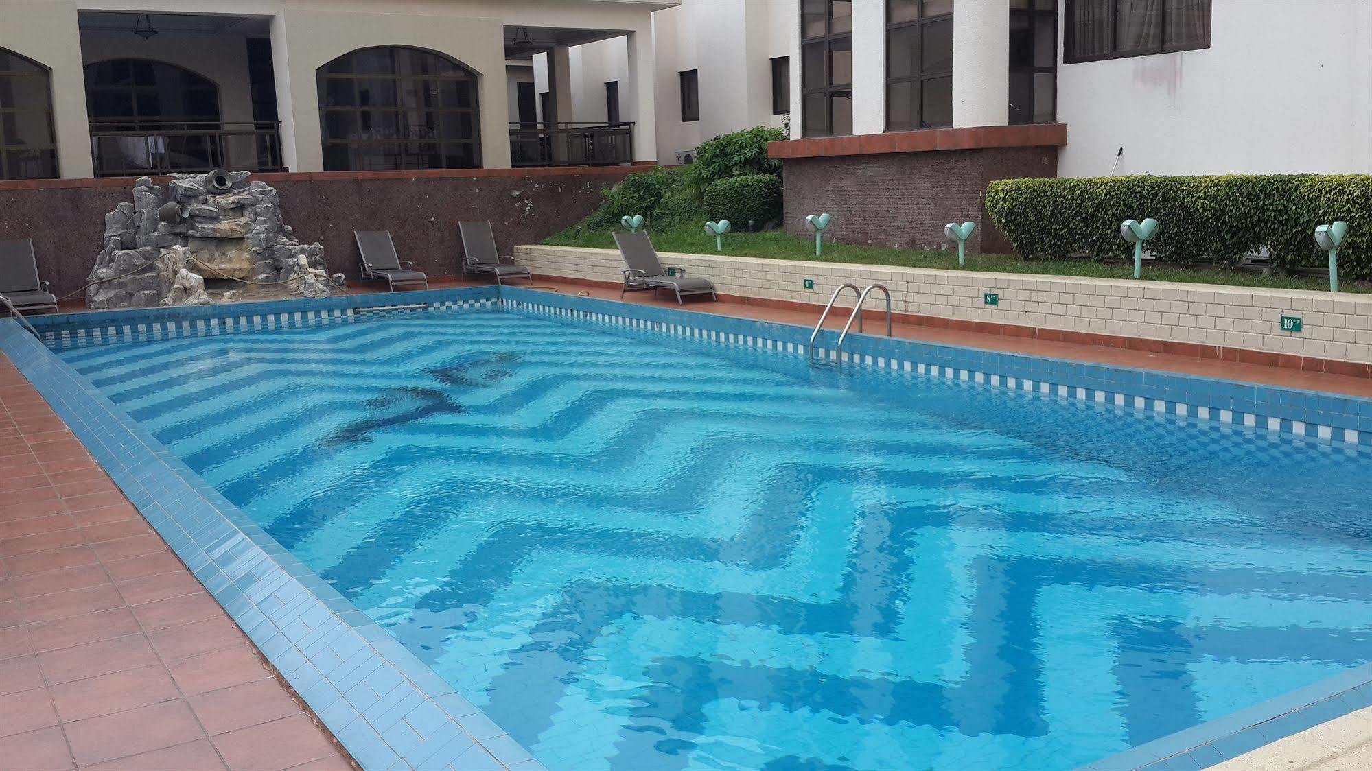 M Plaza Hotel Accra Exterior photo