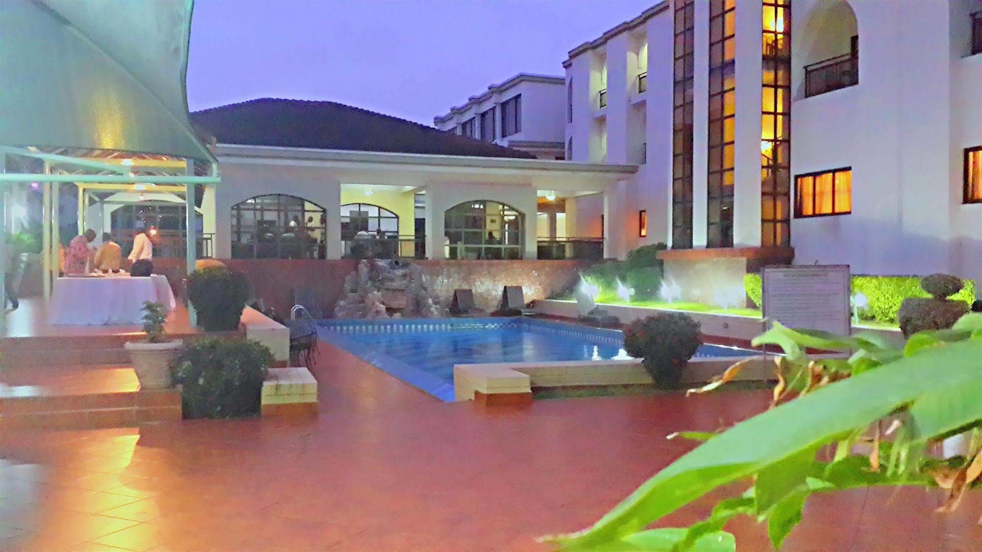 M Plaza Hotel Accra Exterior photo
